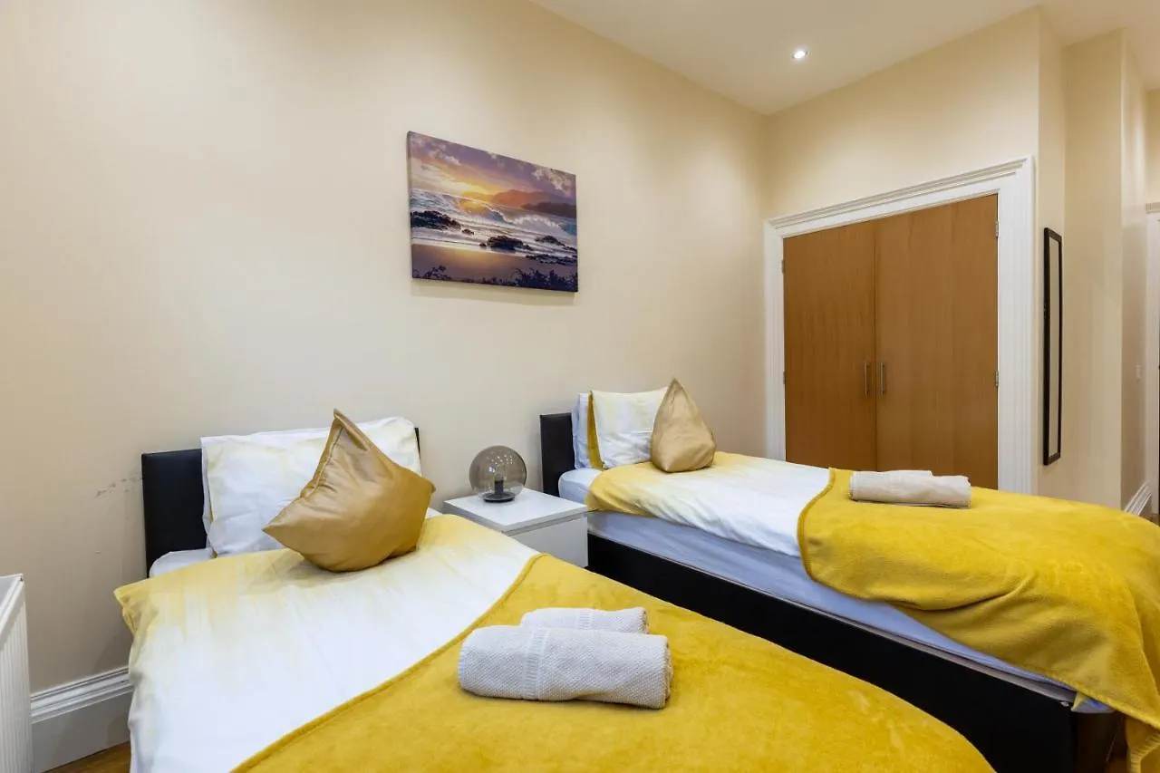 New 3-Bedroom Apartment Close To City Centre Edinburgh 0*,  Storbritannien
