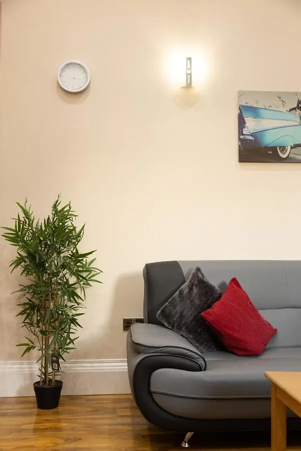 New 3-Bedroom Apartment Close To City Centre Edinburgh 0*,