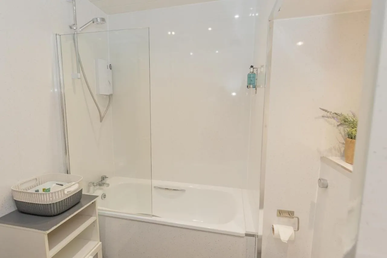 New 3-Bedroom Apartment Close To City Centre Edinburgh United Kingdom
