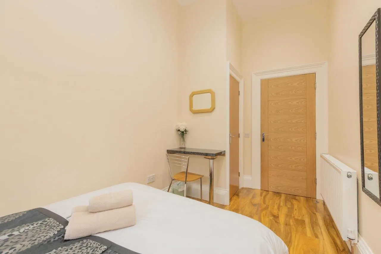 New 3-Bedroom Apartment Close To City Centre Edinburgh United Kingdom